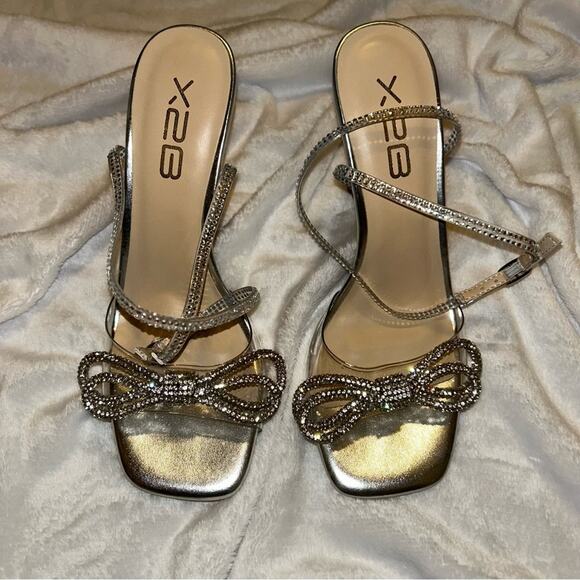Women’s Silver Strappy Heels X2B Size 6 Regular 4 Inch Heels - Picture 2 of 9